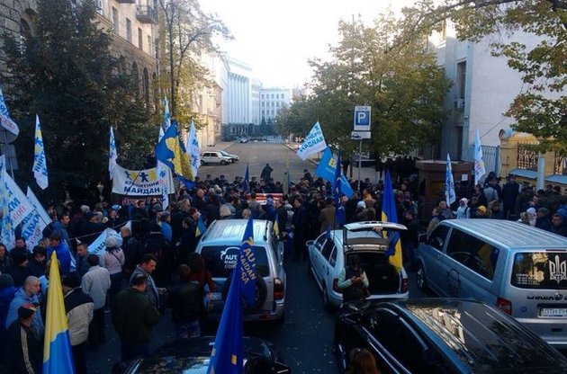 Потім Автомайдан поїхав "у гості додому до Порошенка"