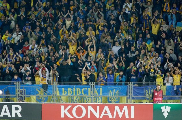 Вболівальників збірної України затримали прямо біля стадіону в Борисові