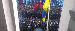 Сутички під Радою припинилися, мітингувальники розходяться
