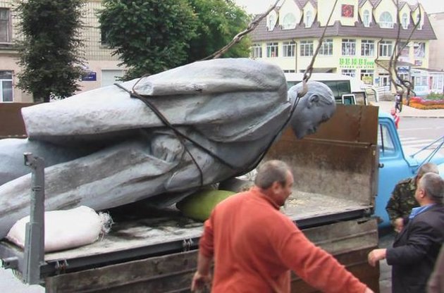 На Полтавщине до конца ноября демонтируют все памятники Ленину