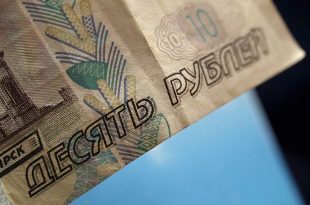 Рубль рекордно впав і до євро
