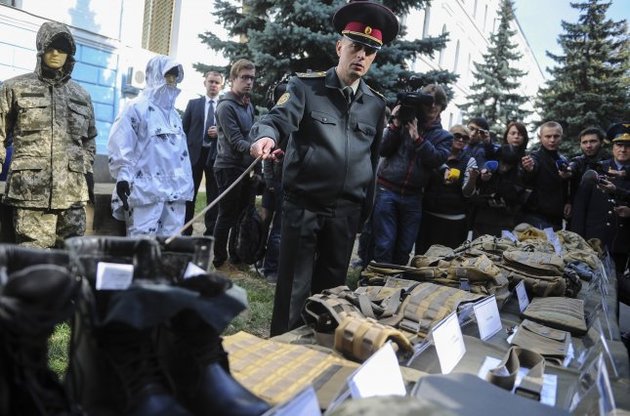 Великобританія допоможе українській армії одягом і бронежилетами на 17 млн гривень
