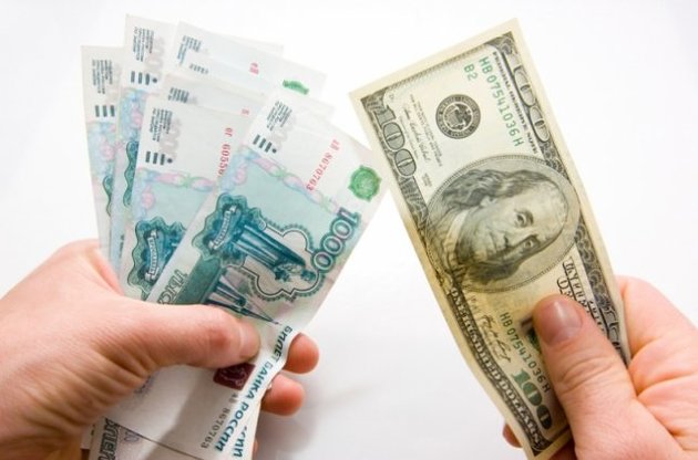 Рубль в Росії оновив мінімум - долар вище 43 рублів