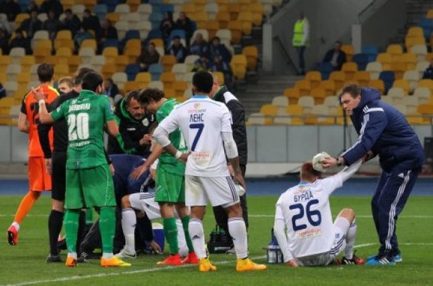 После столкновения помощь футболистам "Динамо" оказывали в том числе и врачи "Карпат"
