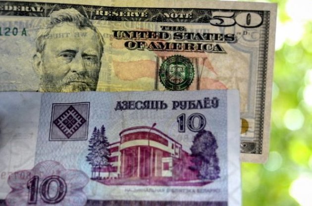 Белорусы тоже бросились скупать валюту