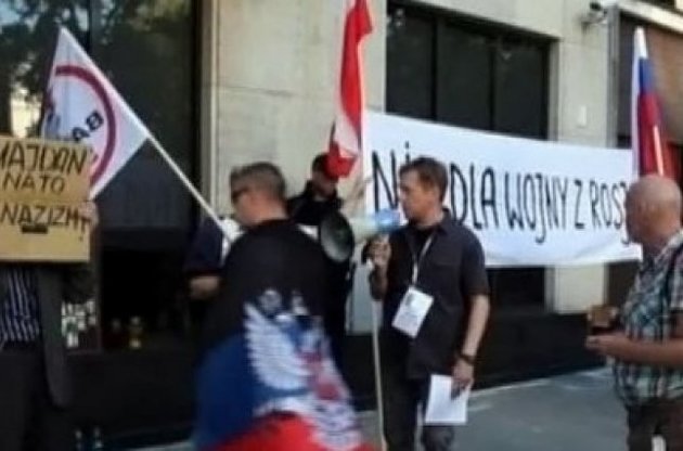 У Кракові "зелені чоловічки" з прапорами "ДНР" зірвали мітинг в підтримку України