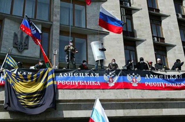 Донецькі бойовики пограбували і розгромили банк Ахметова