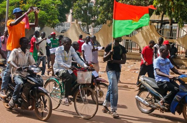 В Буркина-Фасо назначили и.о. президента