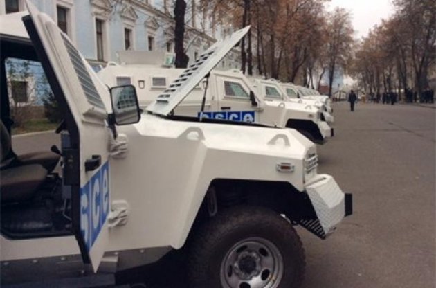 Украина дала миссии ОБСЕ свои машины, чтобы ее не возили россияне - СМИ
