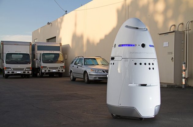 Безоружные роботы ростом с человека заменят живых охранников