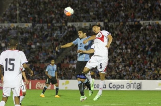 Уругвай и Коста-Рика в товарищеском матче забили 6 голов и пробили 16 пенальти