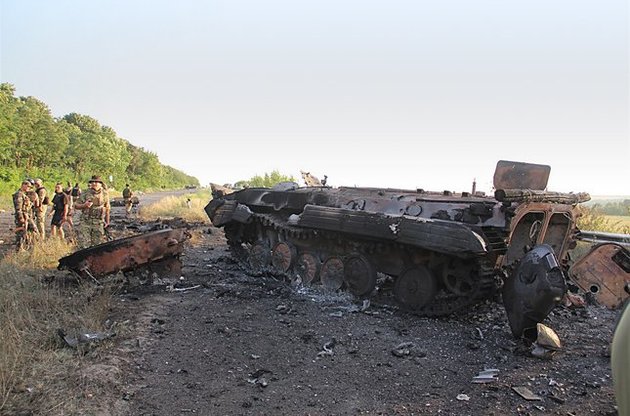 Пять военных погибли в результате обстрелов боевиками, еще восемь ранены