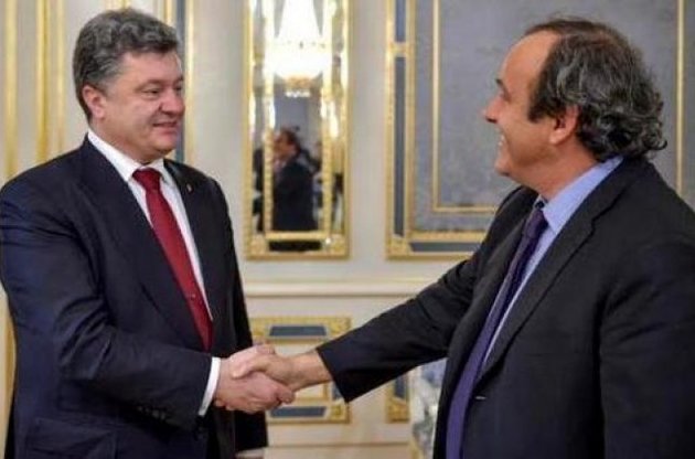 Порошенко та Платіні обговорили проблеми кримського футболу