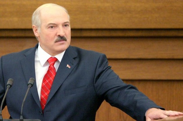 Лукашенко погрожує відповісти Росії на "продуктові санкції"