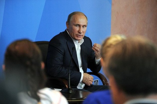 Падение цен на нефть оставило Путина без политического "двигателя" - NYT
