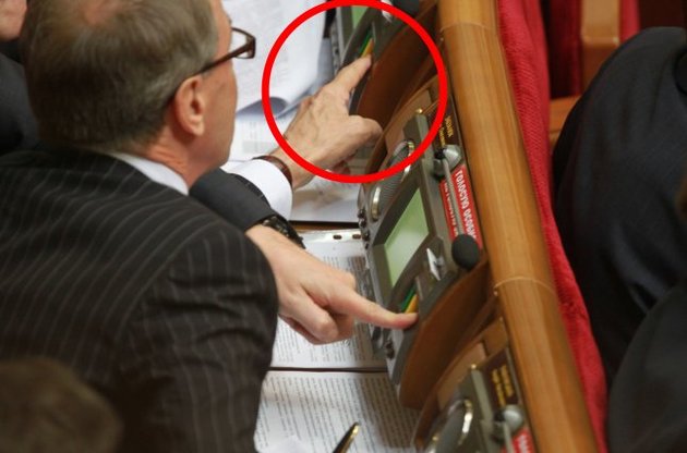 У Раді триває кнопкодавство