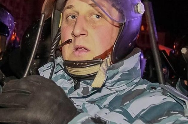 Власти уже год не могут наказать беркутовца-командира, причастного к разгону "студенческого Майдана"
