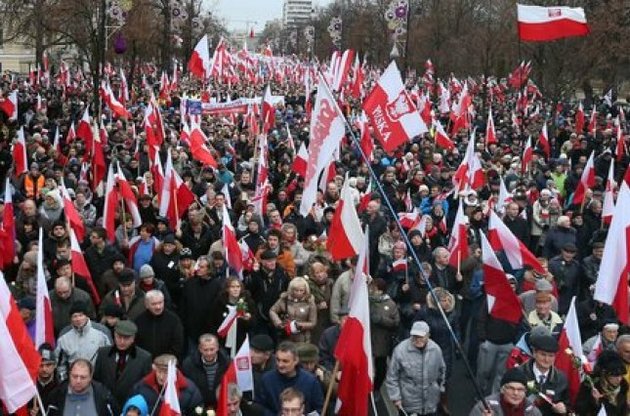В Польше состоялся многотысячный марш оппозиции, власти обвиняют в фальсификации выборов