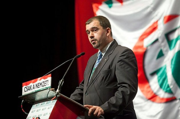 Радикалів перестали пускати в Україну