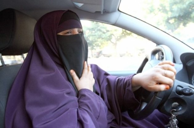 В Саудовской Аравии женщин будут судить за езду за рулем