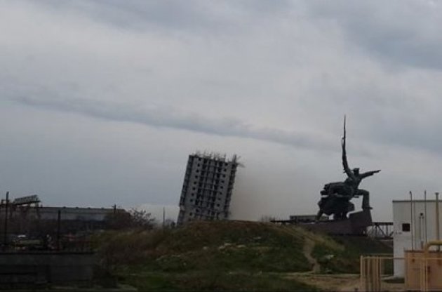 В Севастополе появилась "пизанская башня"