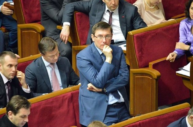 Луценко обвинил Яценюка в имитации реформ