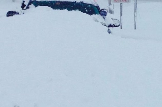 Обірвані лінії електропередач та сильний снігопад в Квебеку