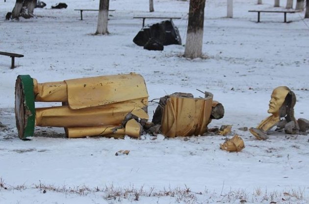 Кириленко дозволив зносити всі пам'ятники Леніну