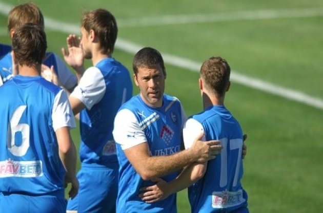 Владислав Гельзин (в центре) - играющий президент "Олимпика"