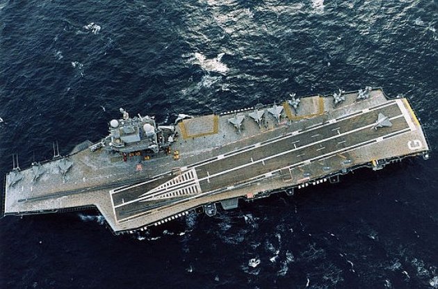 Авіаносець направляється до зони конфлікту