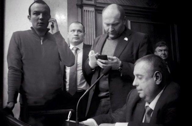 Дмитро Ісаєнко пише заяву про відмову від статусу учасника АТО (13 січня)