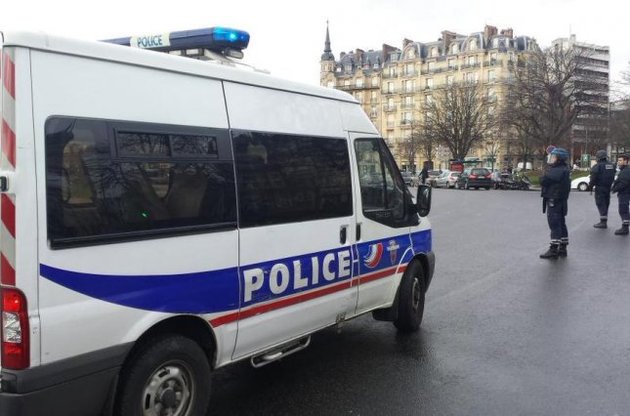 В связи с терактами в Париже арестованы 12 человек