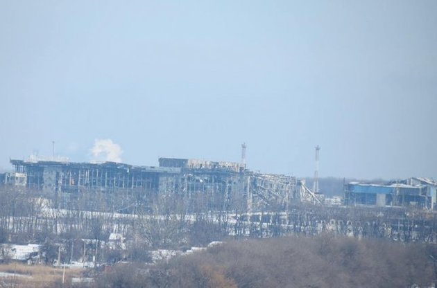 Силы АТО отошли от полосы аэропорта Донецка на 1,5 км - Муженко
