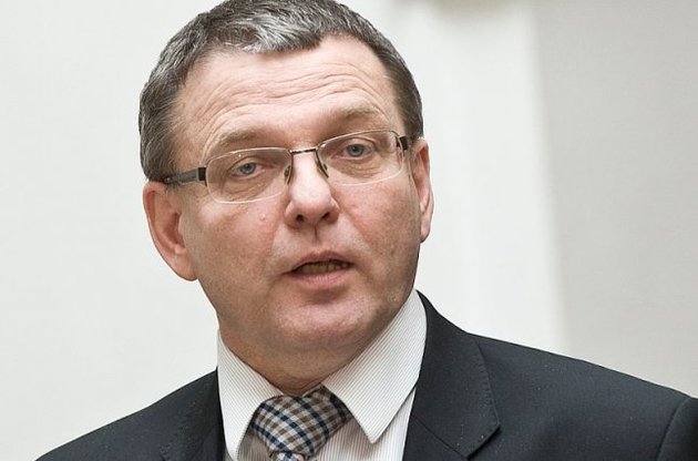 Глава МЗС Чехії виступив проти поставок зброї в Україну