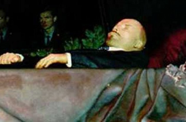 Ленина в мавзолее "обновят" и оденут в новый костюм