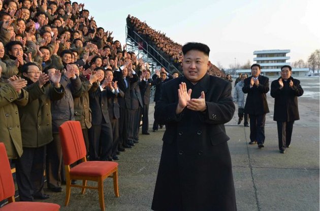 Ким Чен Ын казнил генерала из-за спора - Bloomberg