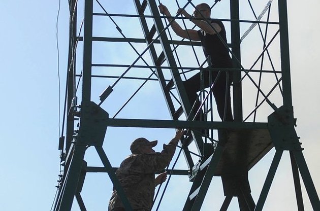 78 оглядових веж забезпечать цілодобовий моніторинг всієї 900 - кілометрової стіни