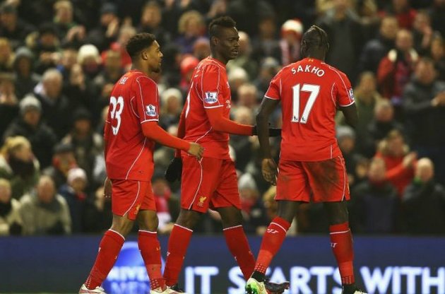 Маріо Балотеллі (в центрі) забив перший гол в сезоні