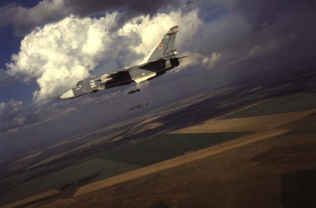 Бомбардировщик Су-24 разбился при заходе на посадку