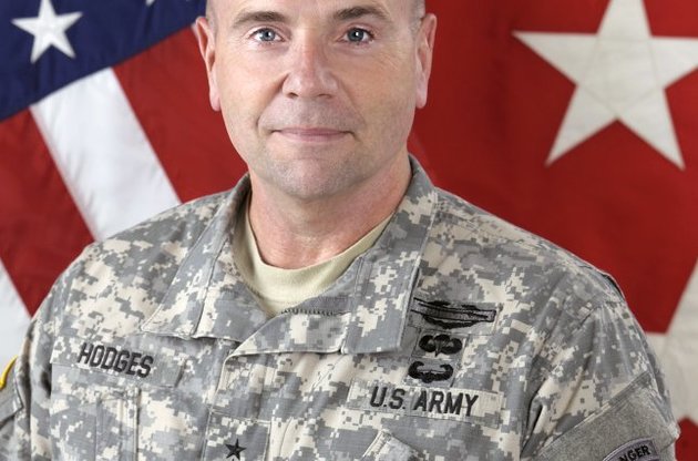 На кордоні з Україною стоять 10 батальйонів російських солдатів - Ходжес