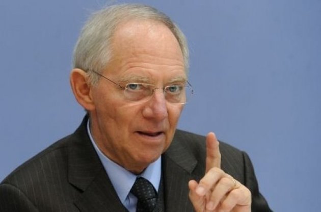 Міністр фінансів Німеччини закликав продовжити допомогу Греції