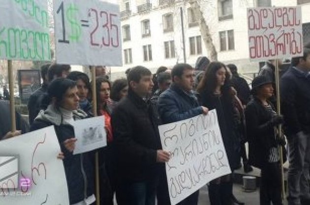 В Тбилиси митингуют из-за девальвации национальной валюты