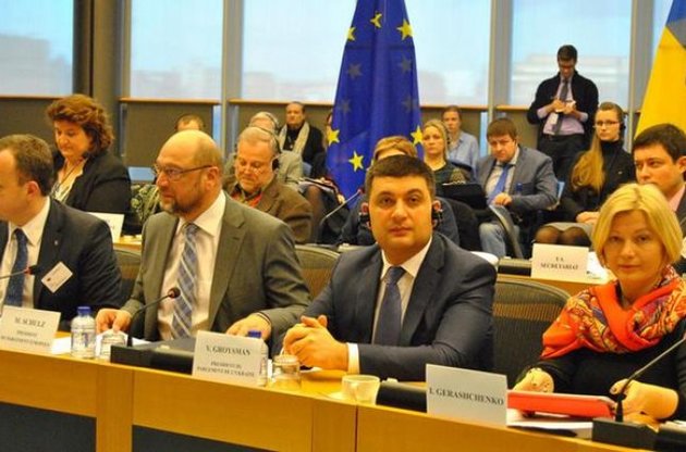 Гройсман: Украине нужно "умное и исключительно оборонительное оружие"