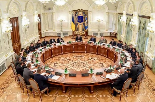 Порошенко ввів у дію рішення РНБО від 25 січня про надзвичайні заходи