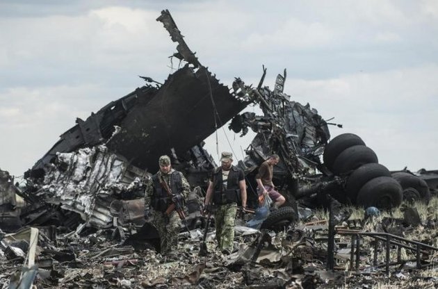 Подозреваемый в деле о сбитом над Луганском самолете генерал угрожает экспертам - Бутусов
