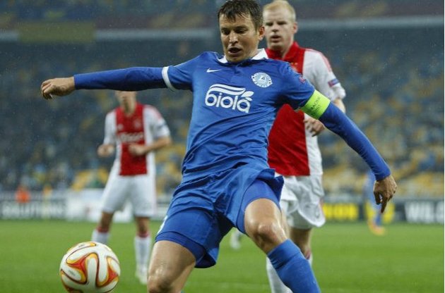 Руслан Ротань получил карточку за задержку времени