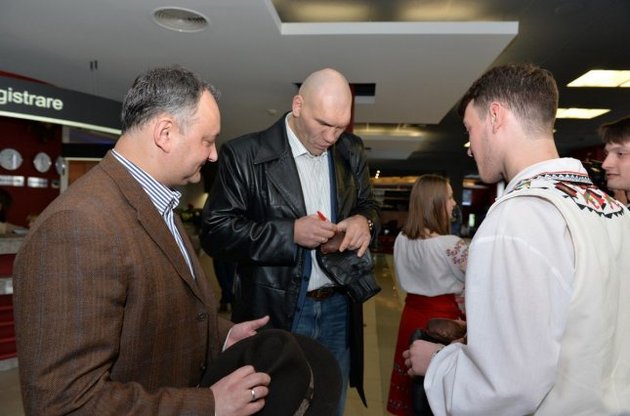 Валуєв і ряд інших депутатів приїжджали підтримати Партію соціалістів