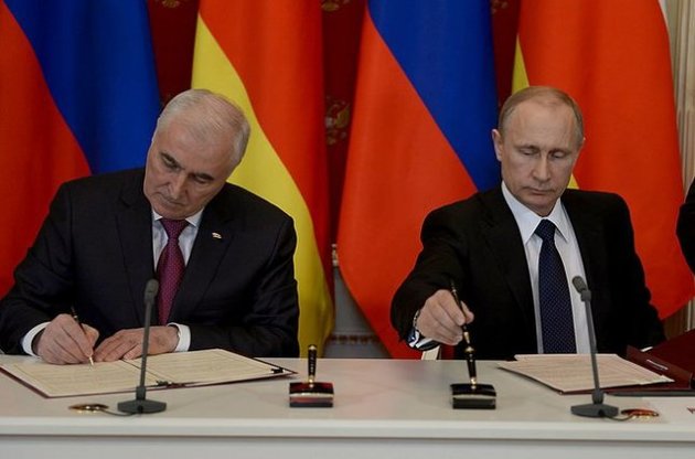 Россия подписала с Южной Осетией договор об интеграции, в Грузии говорят об аннексии
