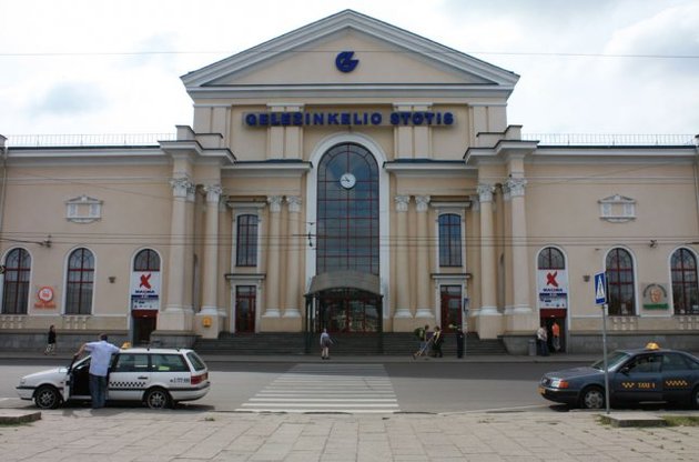 В Литве окружили вокзал из-за сообщения о большом количестве военных РФ в поезде