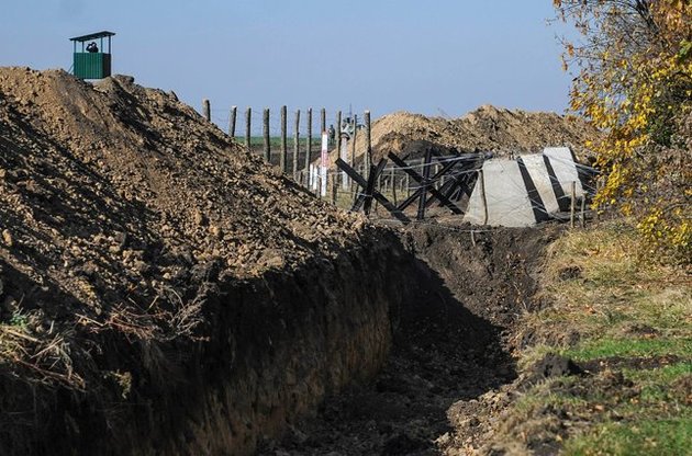 Укріплення на лінії фронту в Донбасі зведуть до початку травня